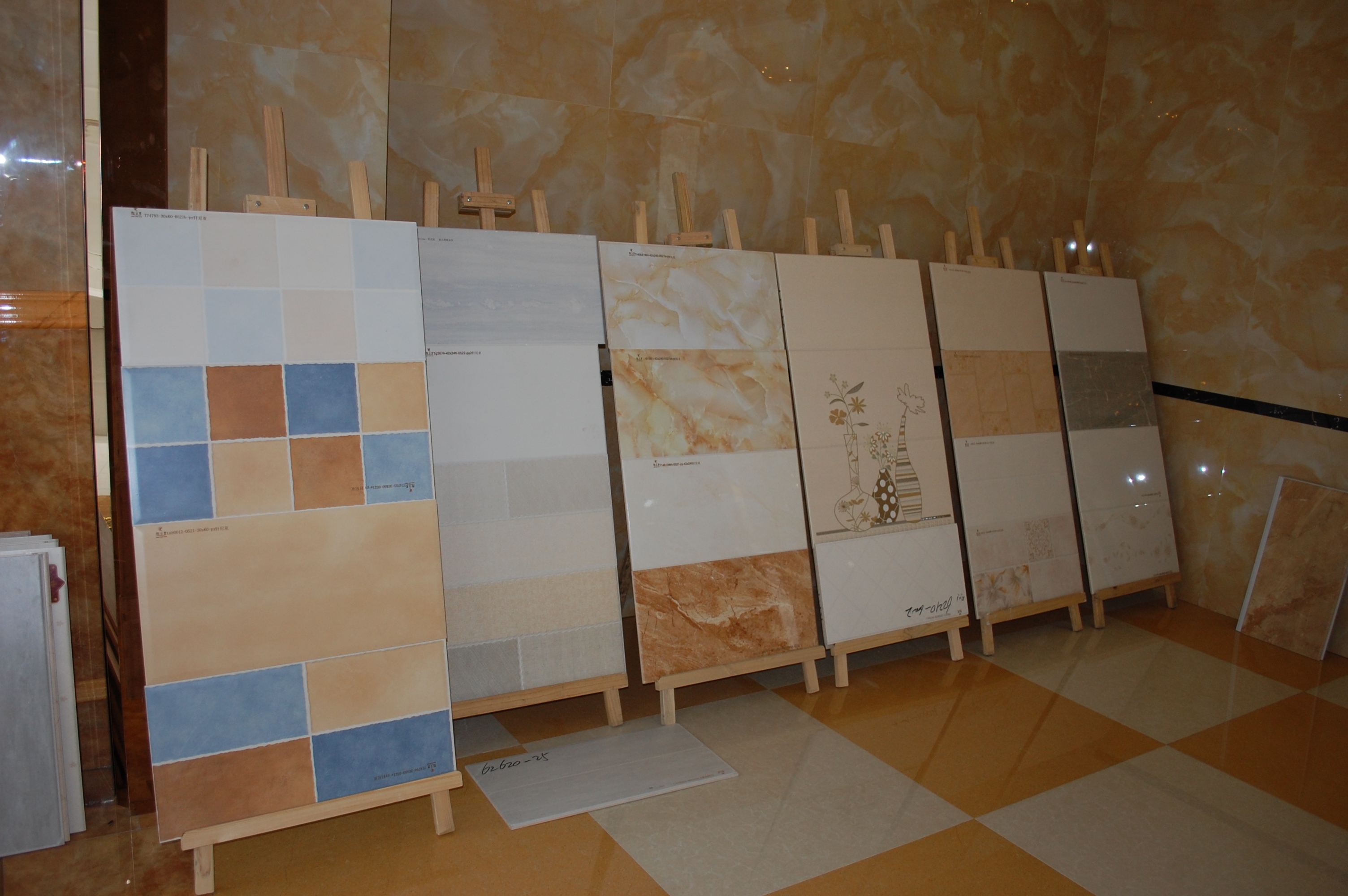 荣富陶瓷高档内墙砖产品